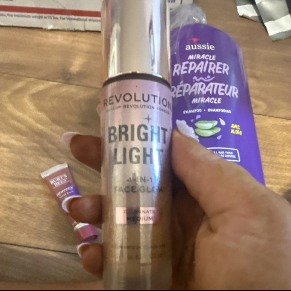 Revolution Bright Light Face Glow - Pink Champagne Shimmer